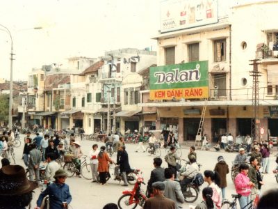 Dạ Lan - thương hiệu kem đánh răng thua đau trên sân nhà